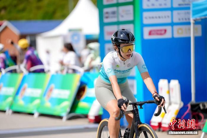 21℃的骑行嘉年华开启：首届草原天路自行车赛在