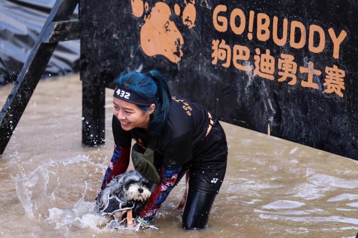 与爱犬默契值即刻拉满，狗巴迪勇士赛上海站开