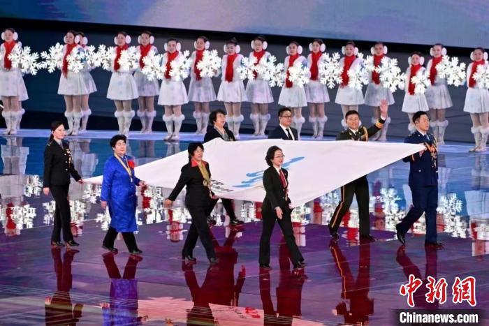 十四冬开幕式执旗手白晶莹片刻荣光定格一生的