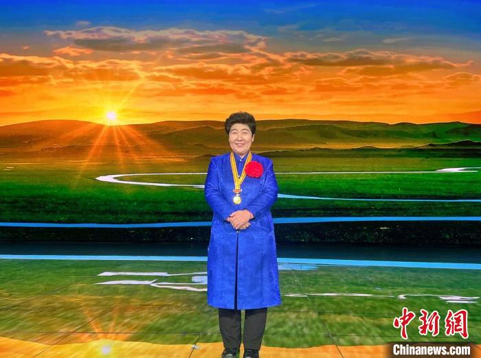 十四冬开幕式执旗手白晶莹片刻荣光定格一生的