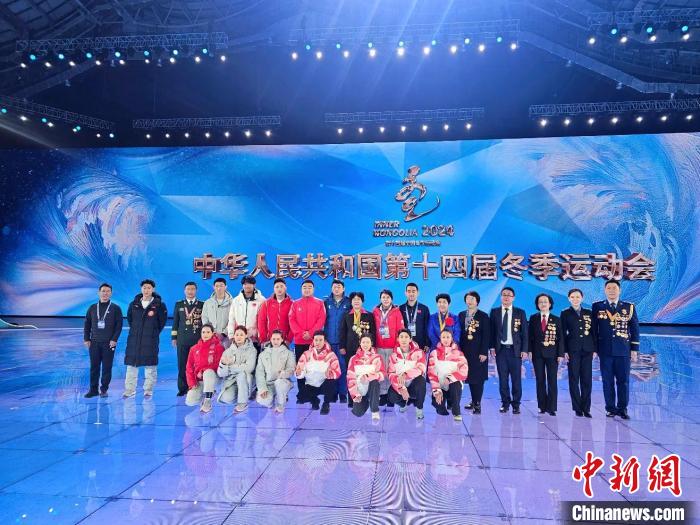 十四冬开幕式执旗手白晶莹片刻荣光定格一生的