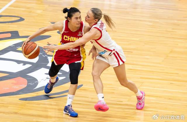 中国女篮末节逆转捷克锁定世界杯席位 王思雨独
