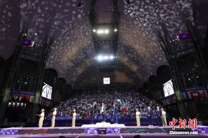 张家朗巴黎奥运花剑夺金成功卫冕