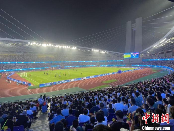 杭州亚运会点燃城市热情：高上座率、纪念品热