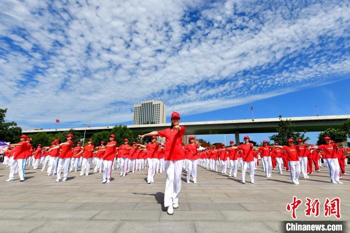 沈阳全民健身日活动燃动铁西区 多元健身项目展