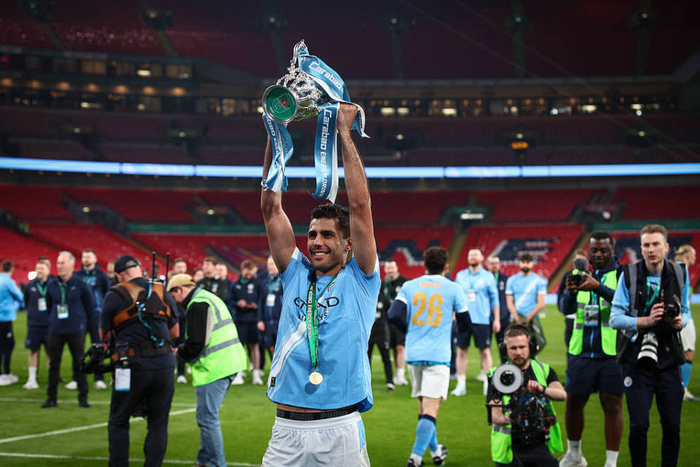 罗德里公开示好皇马：西甲豪门召唤 金球先生愿