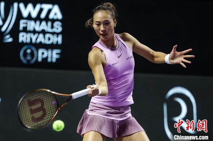 郑钦文力克莱巴金娜取首胜，晋级希望犹存